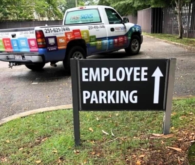 Wayfinding Parking Sign Photo